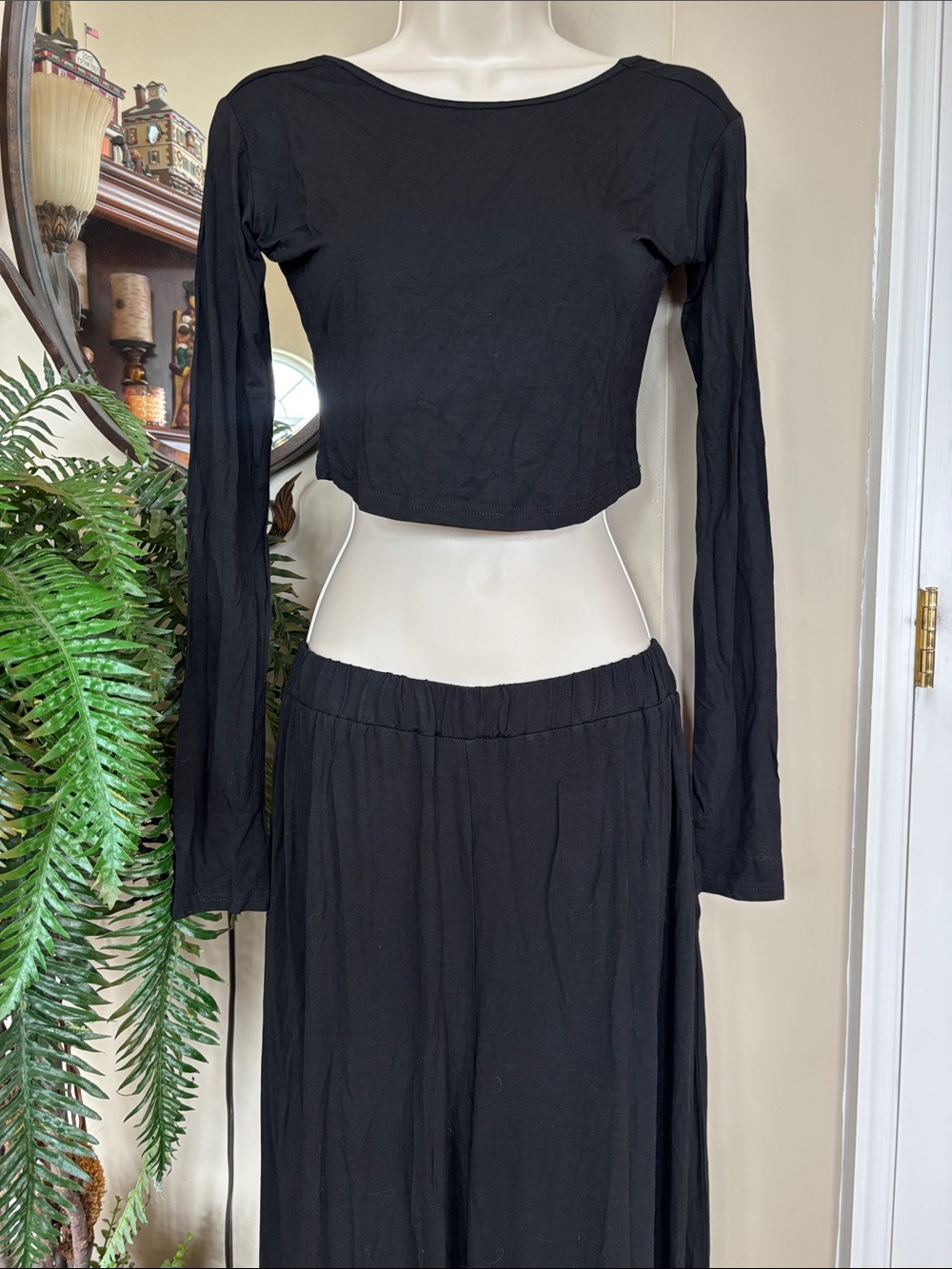 Brand New Black Rayon Stretch Two-Piece Lounge Set Long Sleeve Crop Top & Pants - Picture 4 of 12